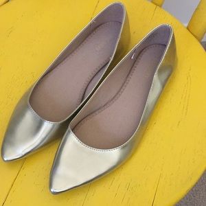 Old Navy, size 9, gold pointy toed flats